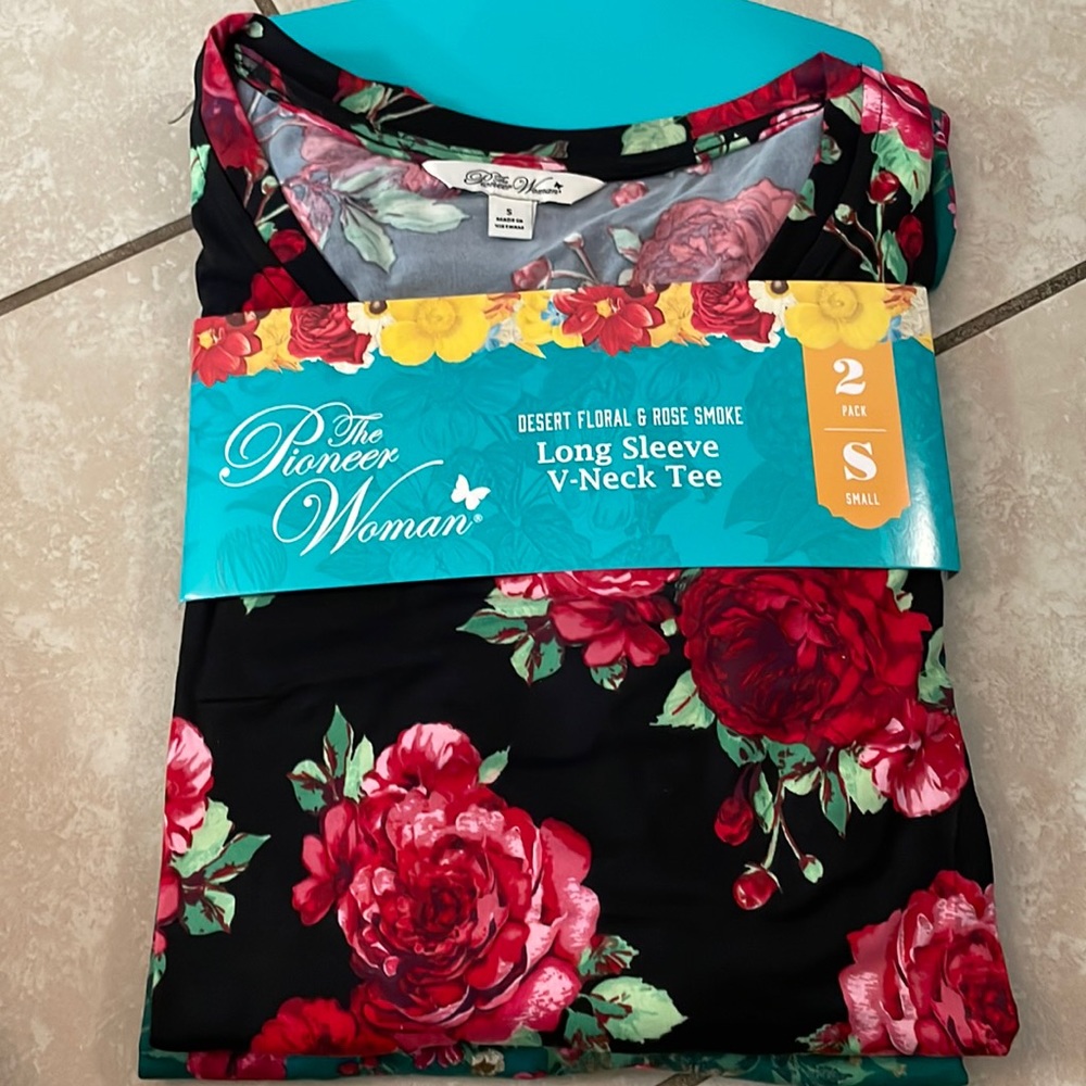 Pioneer women shirt 2 pack